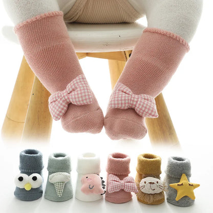 Herbst Winter Baby Mädchen Weiche Baumwolle Terry Boden Socken Neugeborenen 3D Puppe Cartoon Tier Bogen Anti Slip Schuhe für Kleinkind junge Kleidung