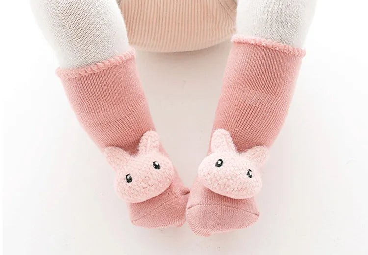 Herbst Winter Baby Mädchen Weiche Baumwolle Terry Boden Socken Neugeborenen 3D Puppe Cartoon Tier Bogen Anti Slip Schuhe für Kleinkind junge Kleidung