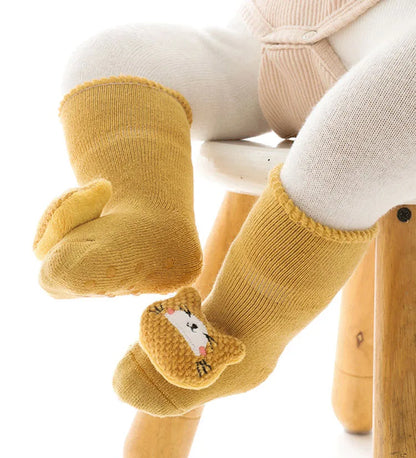 Herbst Winter Baby Mädchen Weiche Baumwolle Terry Boden Socken Neugeborenen 3D Puppe Cartoon Tier Bogen Anti Slip Schuhe für Kleinkind junge Kleidung