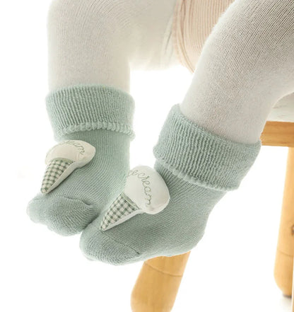 Herbst Winter Baby Mädchen Weiche Baumwolle Terry Boden Socken Neugeborenen 3D Puppe Cartoon Tier Bogen Anti Slip Schuhe für Kleinkind junge Kleidung